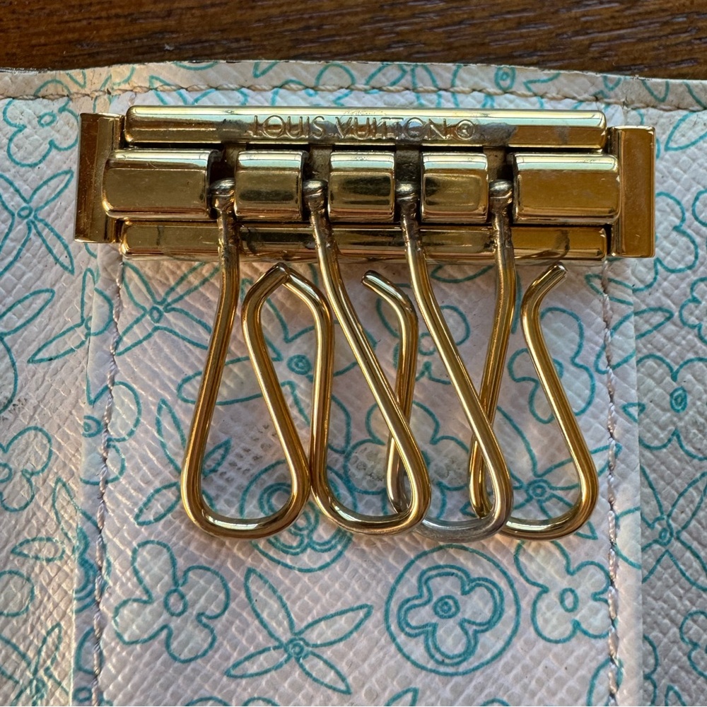 LOUIS VUITTON Monogram Limited Edition Interior Pattern 4 Ring Key Holder W/COA - Picture 10 of 14